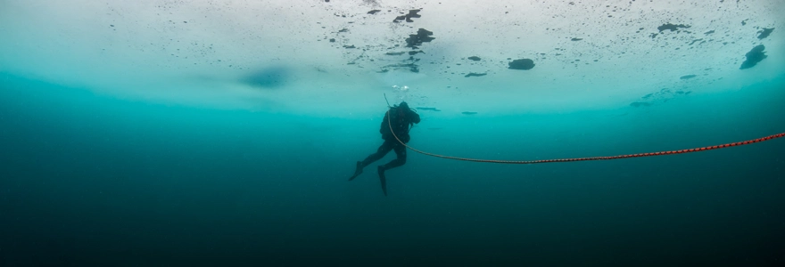 Plongée sous la glace